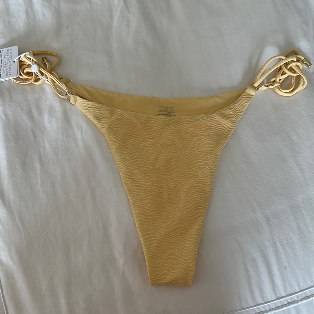 Monday Swimwear Hanalei Bottom in Creme Wave Size V